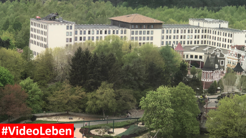 Blick vom Panoramaturm auf das Hotel - Heide-Park Resort Soltau #Videoleben